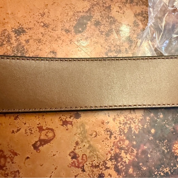 Men’s Reversible Coach “C” Belt New With Tags. - Picture 6 of 7
